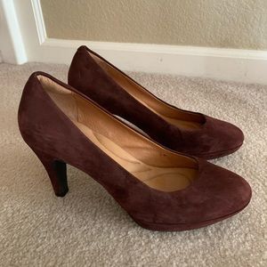 Beautiful plum/burgundy suede Clark’s pumps.  Size 8.